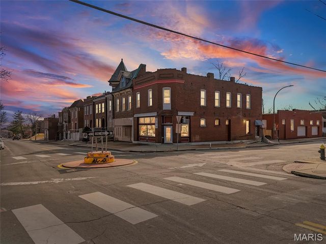 3328 Chippewa Street, St Louis, MO 63118