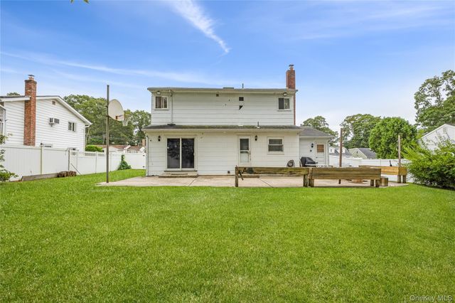 231 Shelter Road, Ronkonkoma, NY 11770