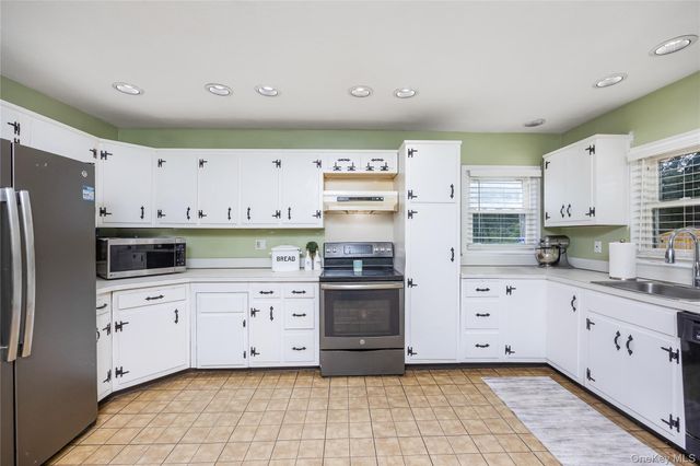 231 Shelter Road, Ronkonkoma, NY 11770