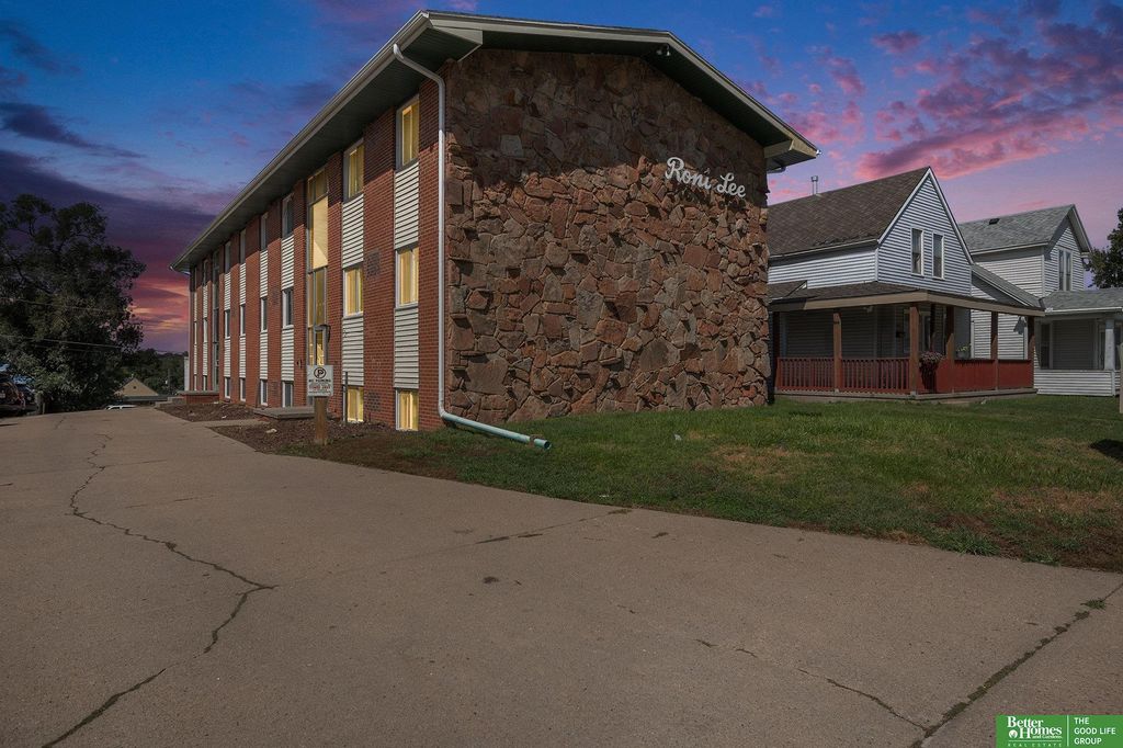 4422 S 25 Street, Omaha, NE 68107