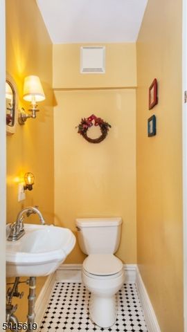 579 Parker St, Newark City, NJ 07104