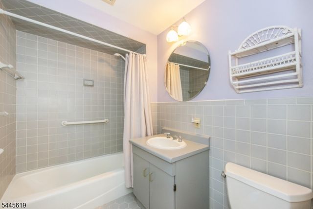 579 Parker St, Newark City, NJ 07104