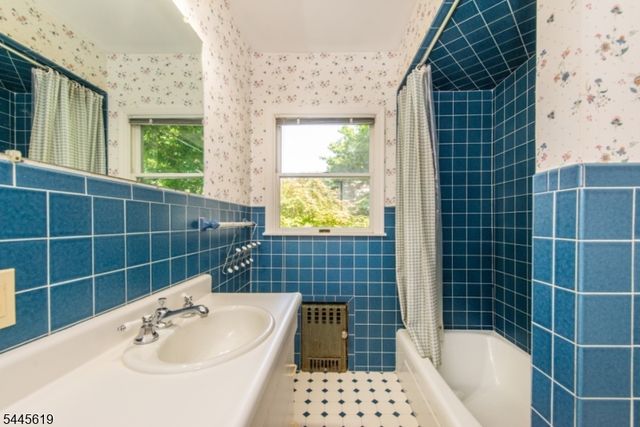 579 Parker St, Newark City, NJ 07104