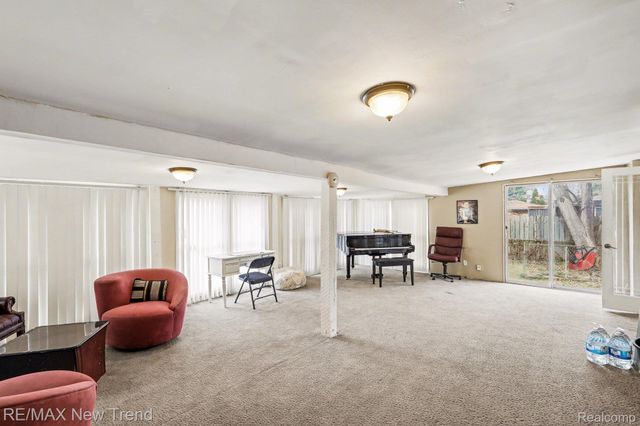 2174 Middlebelt Road, West Bloomfield Charter Township, MI 48324