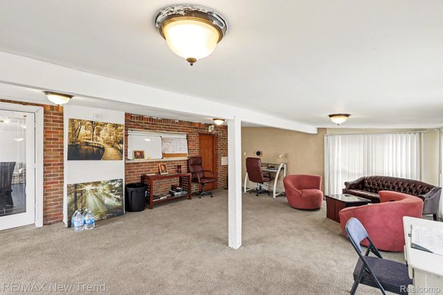 2174 Middlebelt Road, West Bloomfield Charter Township, MI 48324