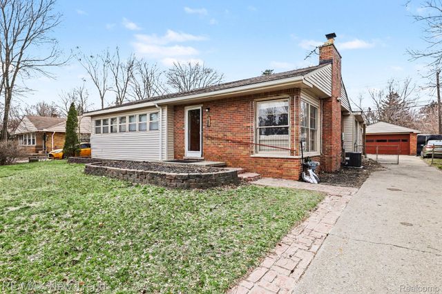 2174 Middlebelt Road, West Bloomfield Charter Township, MI 48324