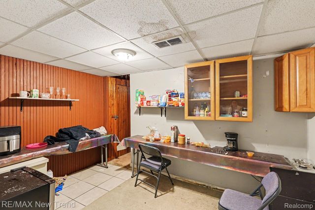 2174 Middlebelt Road, West Bloomfield Charter Township, MI 48324