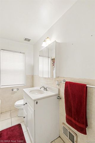 2174 Middlebelt Road, West Bloomfield Charter Township, MI 48324