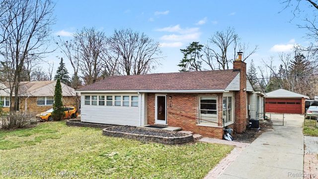 2174 Middlebelt Road, West Bloomfield Charter Township, MI 48324