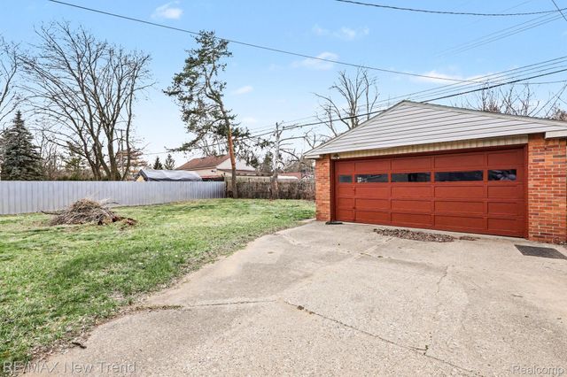 2174 Middlebelt Road, West Bloomfield Charter Township, MI 48324