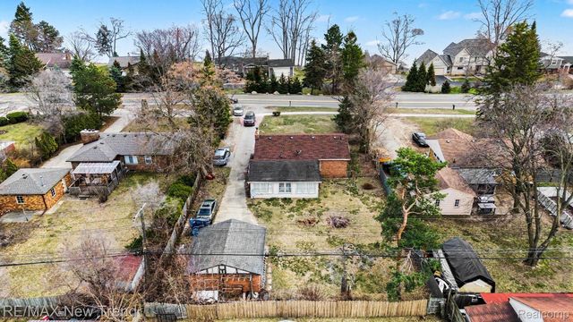 2174 Middlebelt Road, West Bloomfield Charter Township, MI 48324