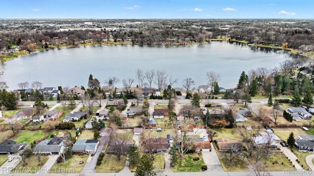 2174 Middlebelt Road, West Bloomfield Charter Township, MI 48324
