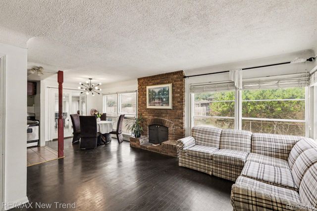 2174 Middlebelt Road, West Bloomfield Charter Township, MI 48324