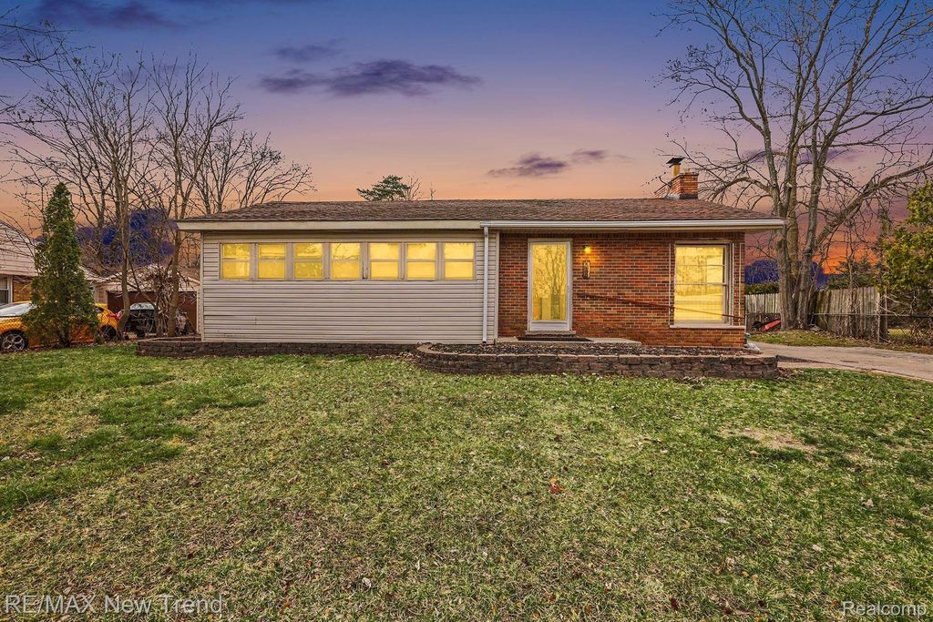 2174 Middlebelt Road, West Bloomfield Charter Township, MI 48324