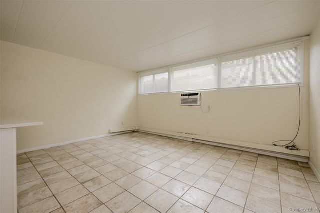 3 Duryea Place 1D, Lynbrook, NY 11563