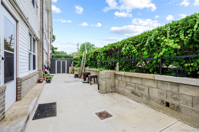 3 Duryea Place 1D, Lynbrook, NY 11563