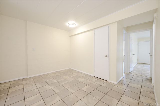 3 Duryea Place 1D, Lynbrook, NY 11563