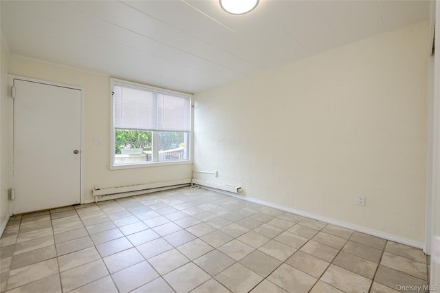3 Duryea Place 1D, Lynbrook, NY 11563