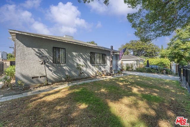 8056 Wakefield Avenue, Panorama City (los Angeles), CA 91402