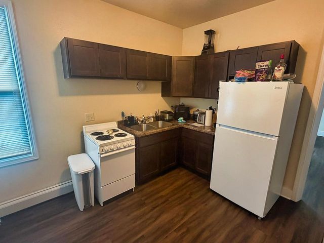 818 Milwaukee AVENUE, South Milwaukee, WI 53172