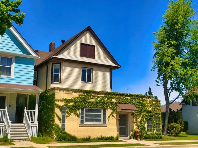 818 Milwaukee AVENUE, South Milwaukee, WI 53172