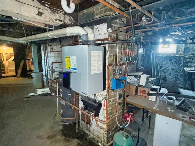 818 Milwaukee AVENUE, South Milwaukee, WI 53172