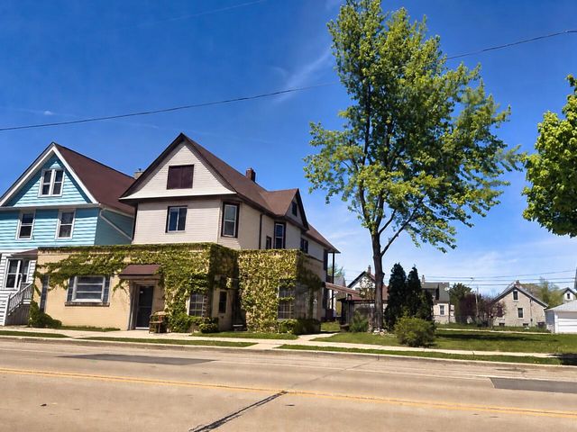 818 Milwaukee AVENUE, South Milwaukee, WI 53172