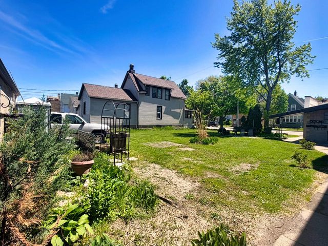 818 Milwaukee AVENUE, South Milwaukee, WI 53172