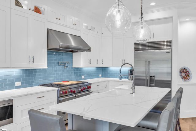 23 Gardenview Avenue, Greenville, SC 29601