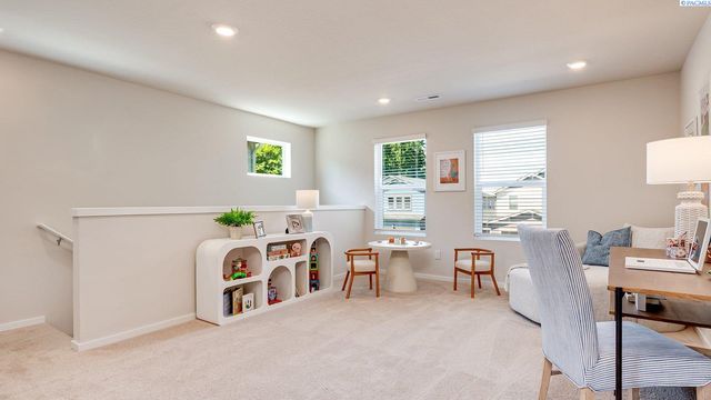 6439 Polar Dr, Pasco, WA 99301