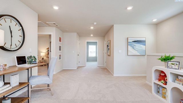 6439 Polar Dr, Pasco, WA 99301