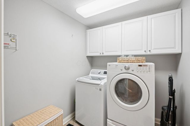 96 Cressingham Lane, Powell, OH 43065