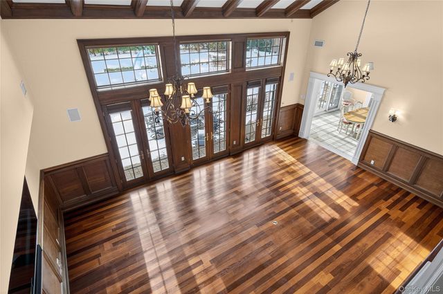 220 Elderfields Road, Manhasset, NY 11030