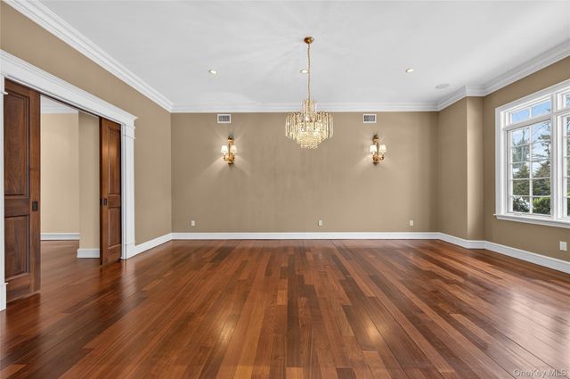 220 Elderfields Road, Manhasset, NY 11030