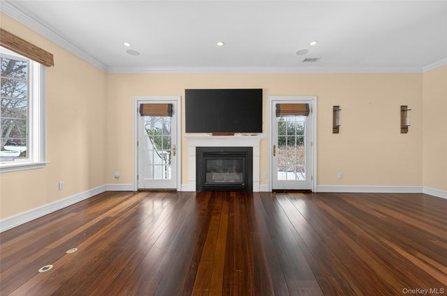 220 Elderfields Road, Manhasset, NY 11030