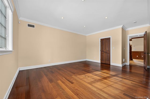 220 Elderfields Road, Manhasset, NY 11030