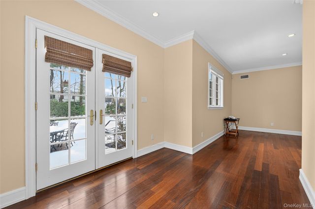 220 Elderfields Road, Manhasset, NY 11030