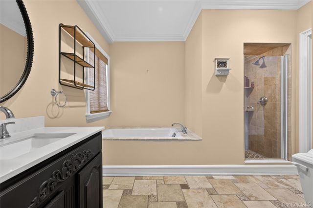 220 Elderfields Road, Manhasset, NY 11030