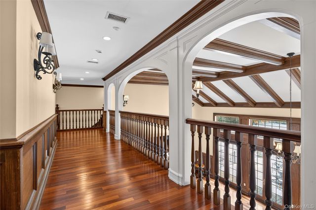 220 Elderfields Road, Manhasset, NY 11030