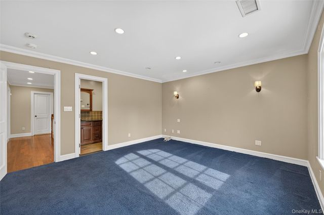 220 Elderfields Road, Manhasset, NY 11030