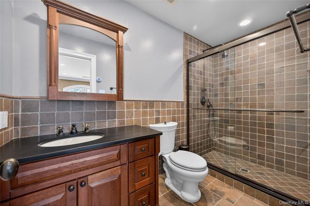 220 Elderfields Road, Manhasset, NY 11030