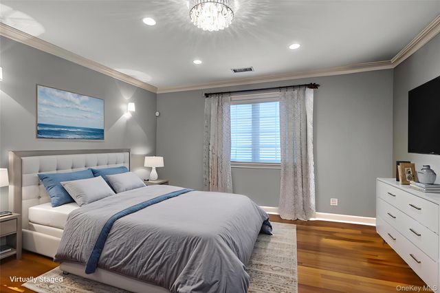 220 Elderfields Road, Manhasset, NY 11030