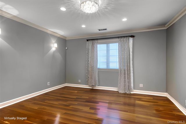 220 Elderfields Road, Manhasset, NY 11030