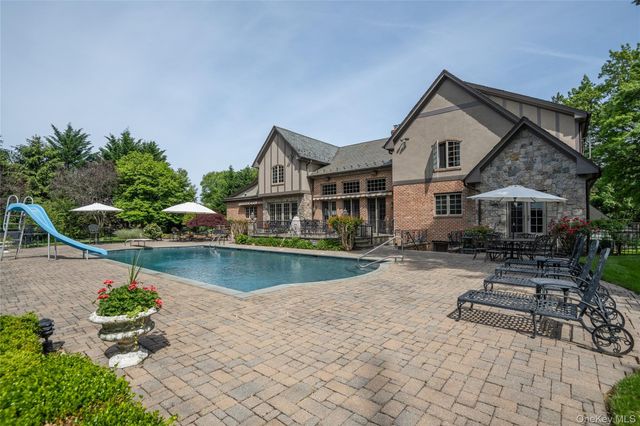 220 Elderfields Road, Manhasset, NY 11030