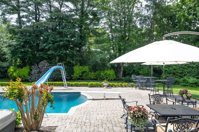 220 Elderfields Road, Manhasset, NY 11030