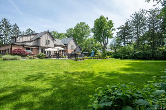 220 Elderfields Road, Manhasset, NY 11030