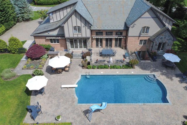 220 Elderfields Road, Manhasset, NY 11030