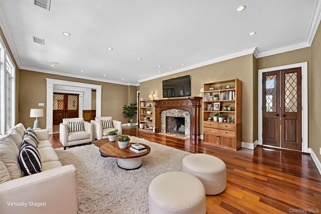 220 Elderfields Road, Manhasset, NY 11030