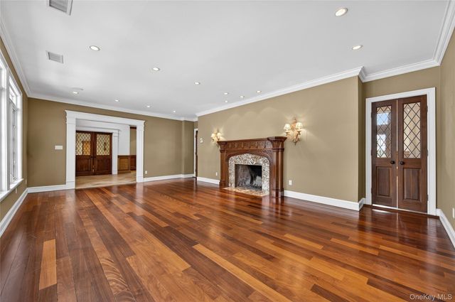 220 Elderfields Road, Manhasset, NY 11030