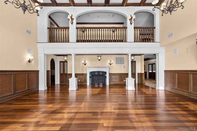 220 Elderfields Road, Manhasset, NY 11030